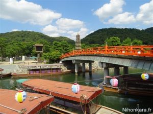 Un pont rouge japonais