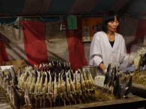 Un stand de nourriture au festival japonais