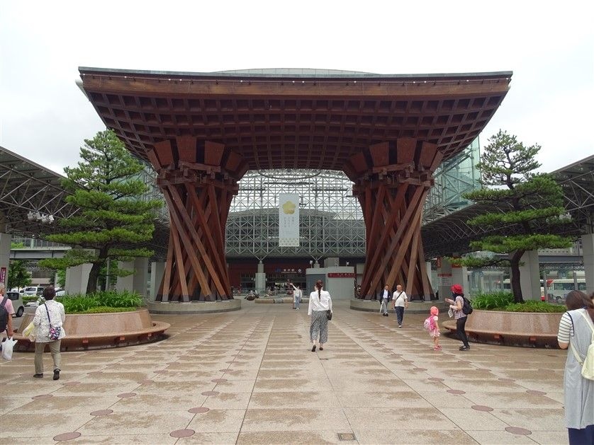 Le Torii de la gare de Kanazawa