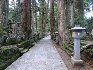 L'Okunoin au Mont Koya
