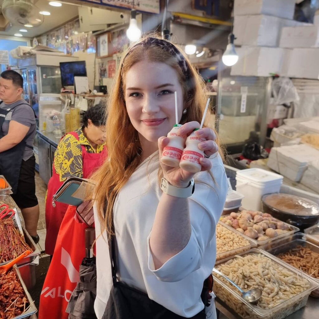 Une guide au marché de Séoul